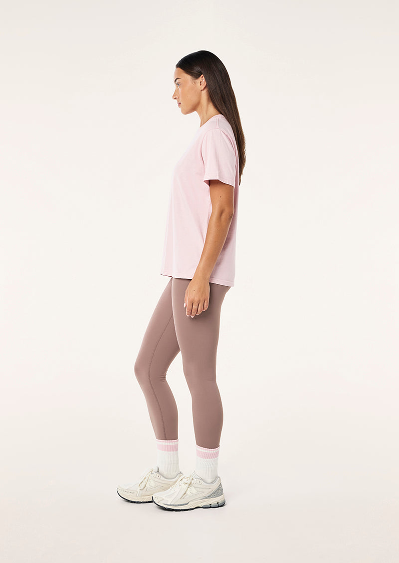 AERO SHORT SLEEVE TEE IN CHALK PINK