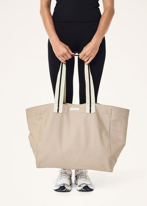 EASTSIDE TOTE IN OXFORD TAN