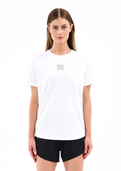 CROSSOVER AIR FORM TEE IN WHITE