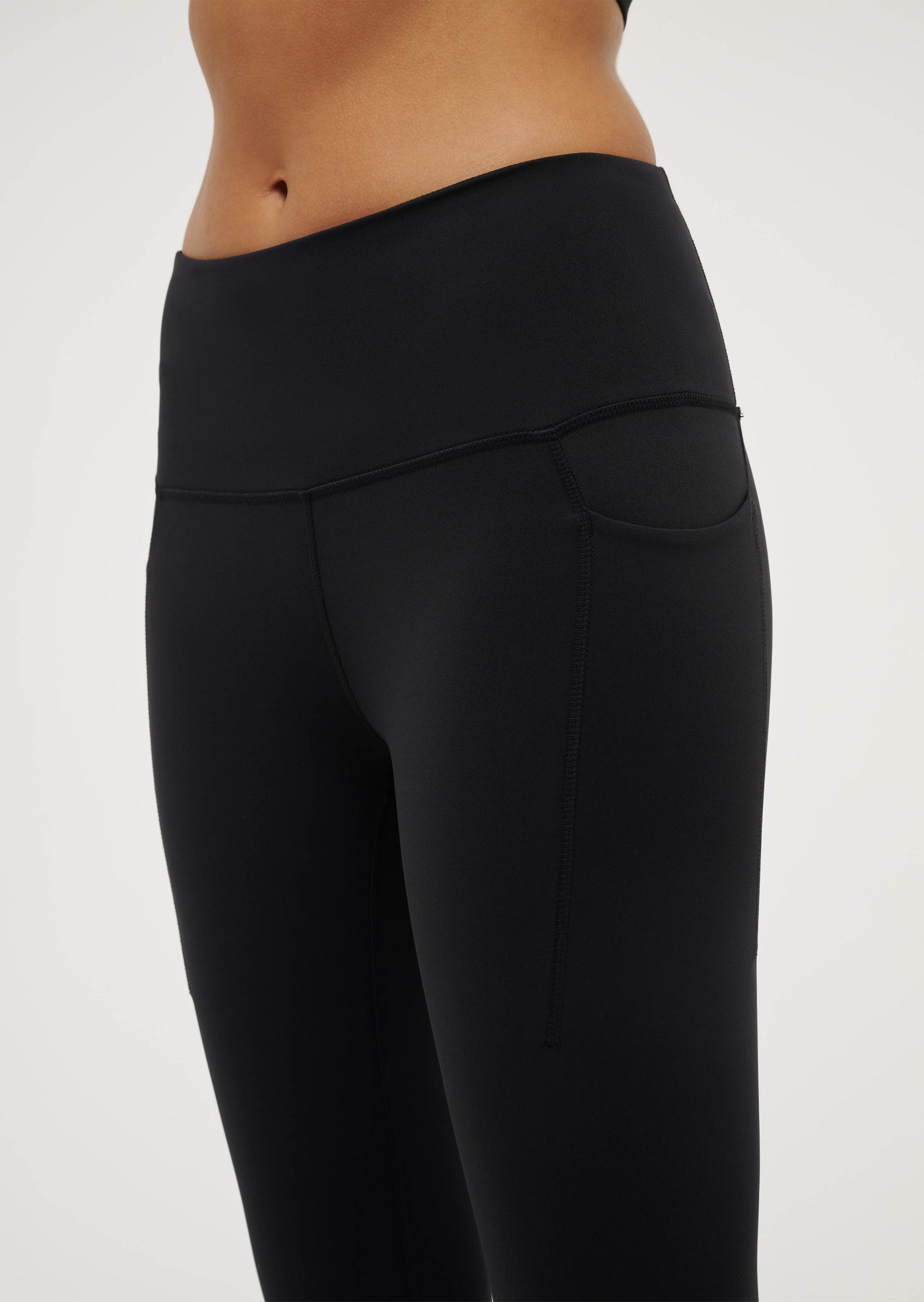 RECALIBRATE 3/4 LEGGING IN BLACK