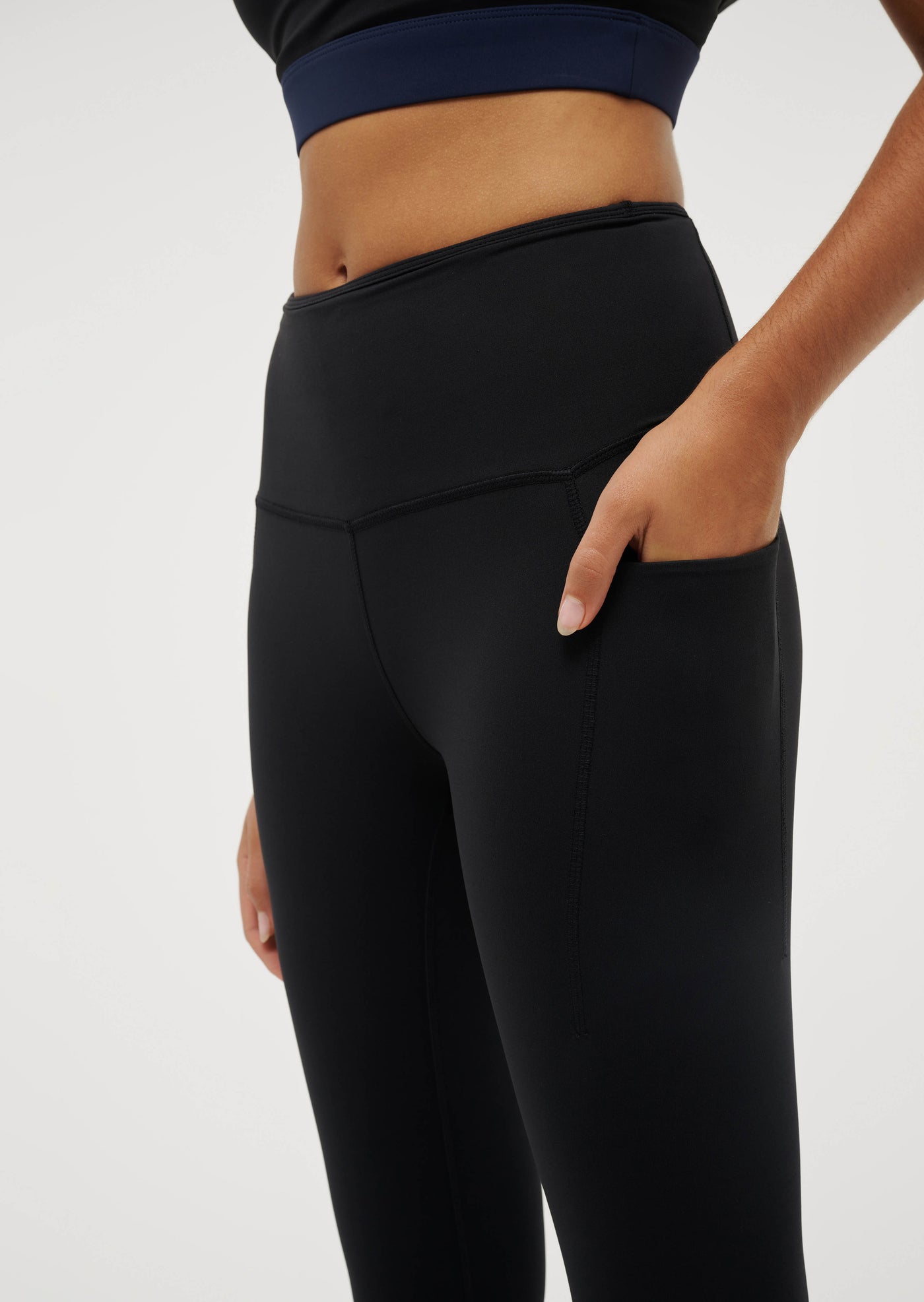 TIEBREAK LEGGING IN BLACK