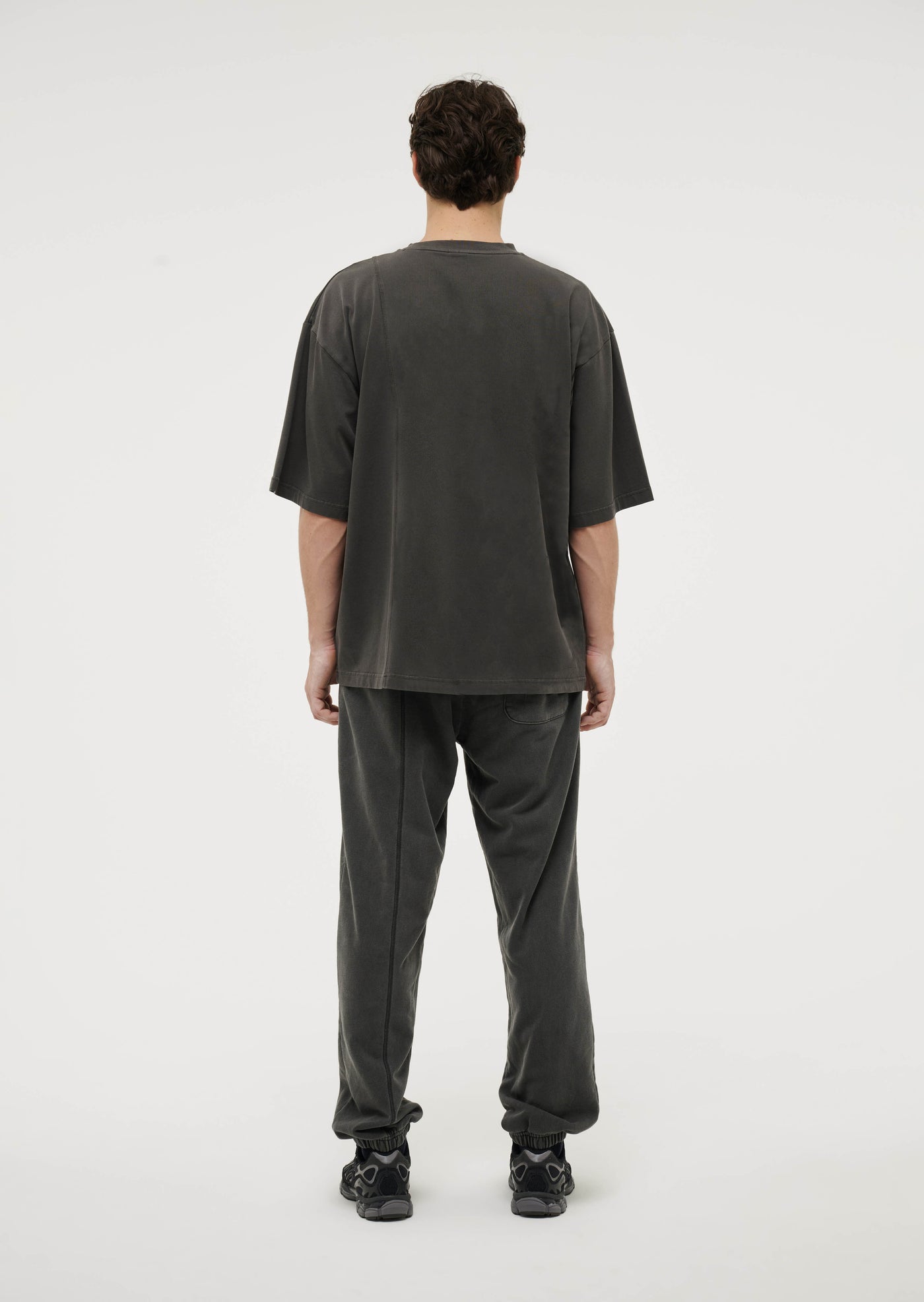 BOUNDARY LINE TRACKPANT IN WASHED BLACK