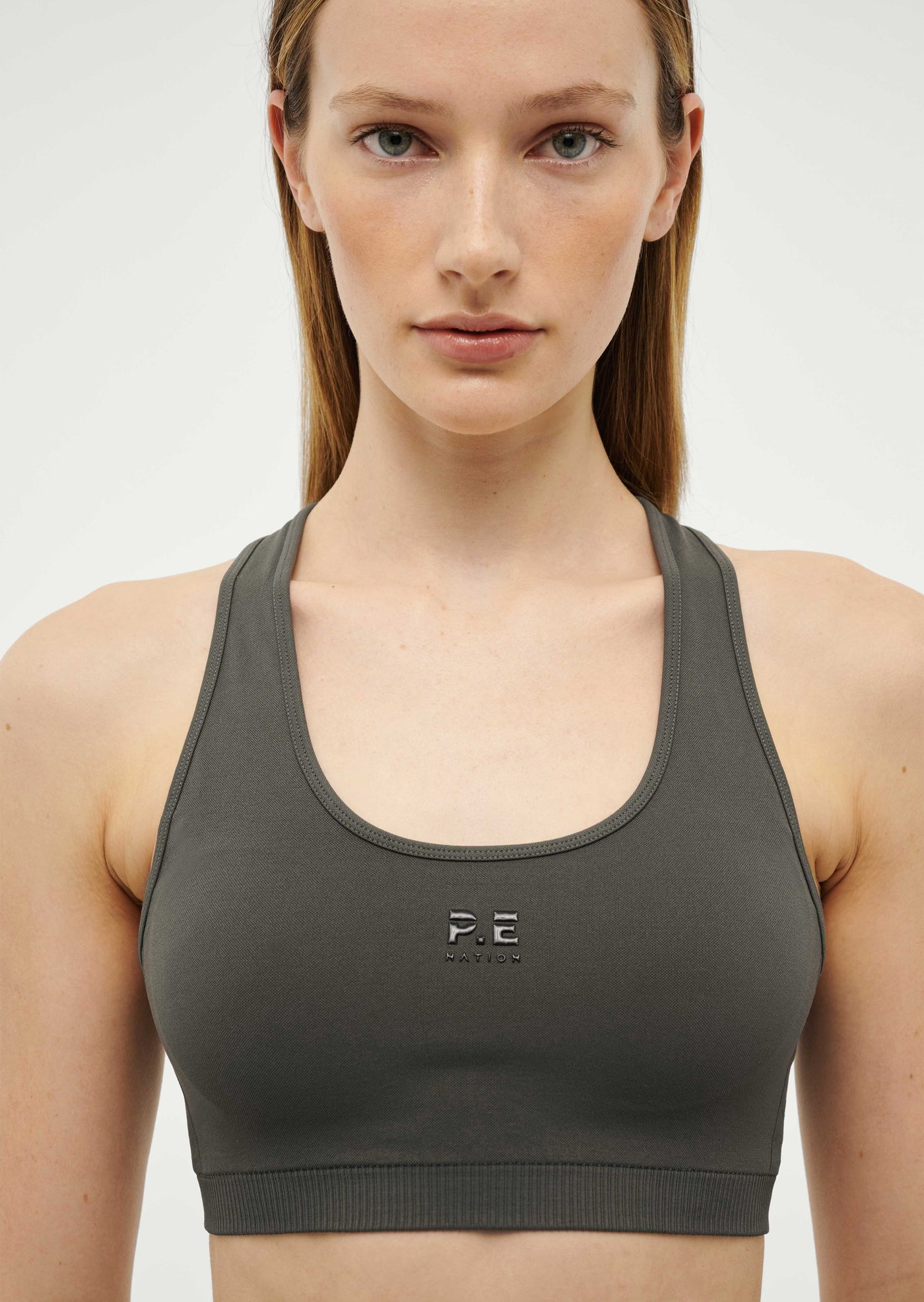 RESTORE SEAMLESS SPORTS BRA IN GUNMETAL