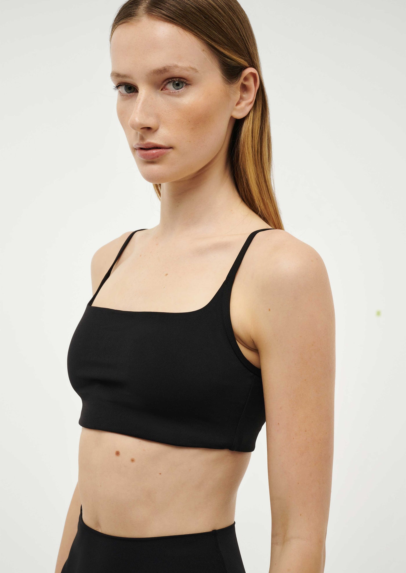 PREVIEW SPORTS BRA IN BLACK