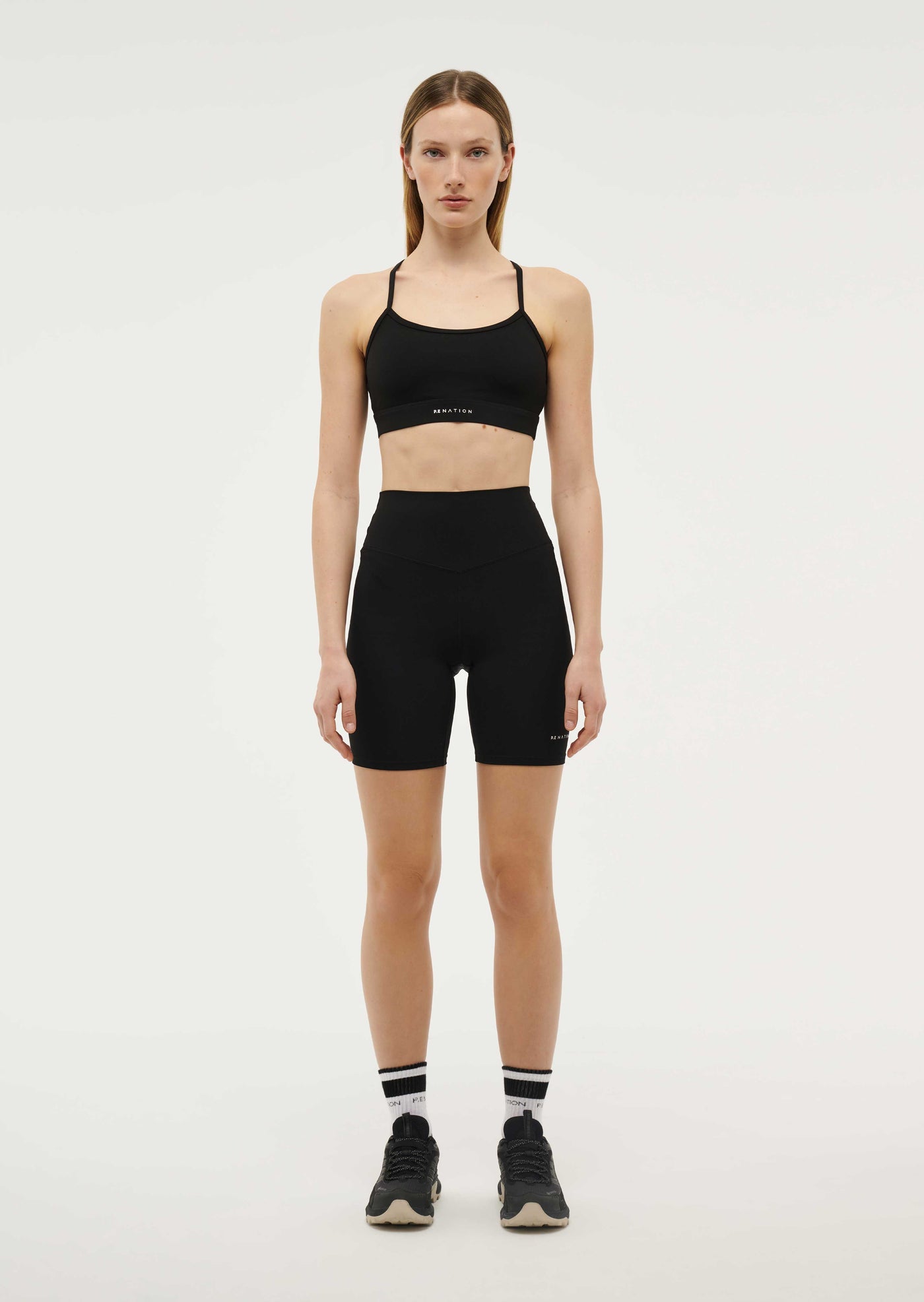 SIGNATURE SPORTS BRA IN BLACK