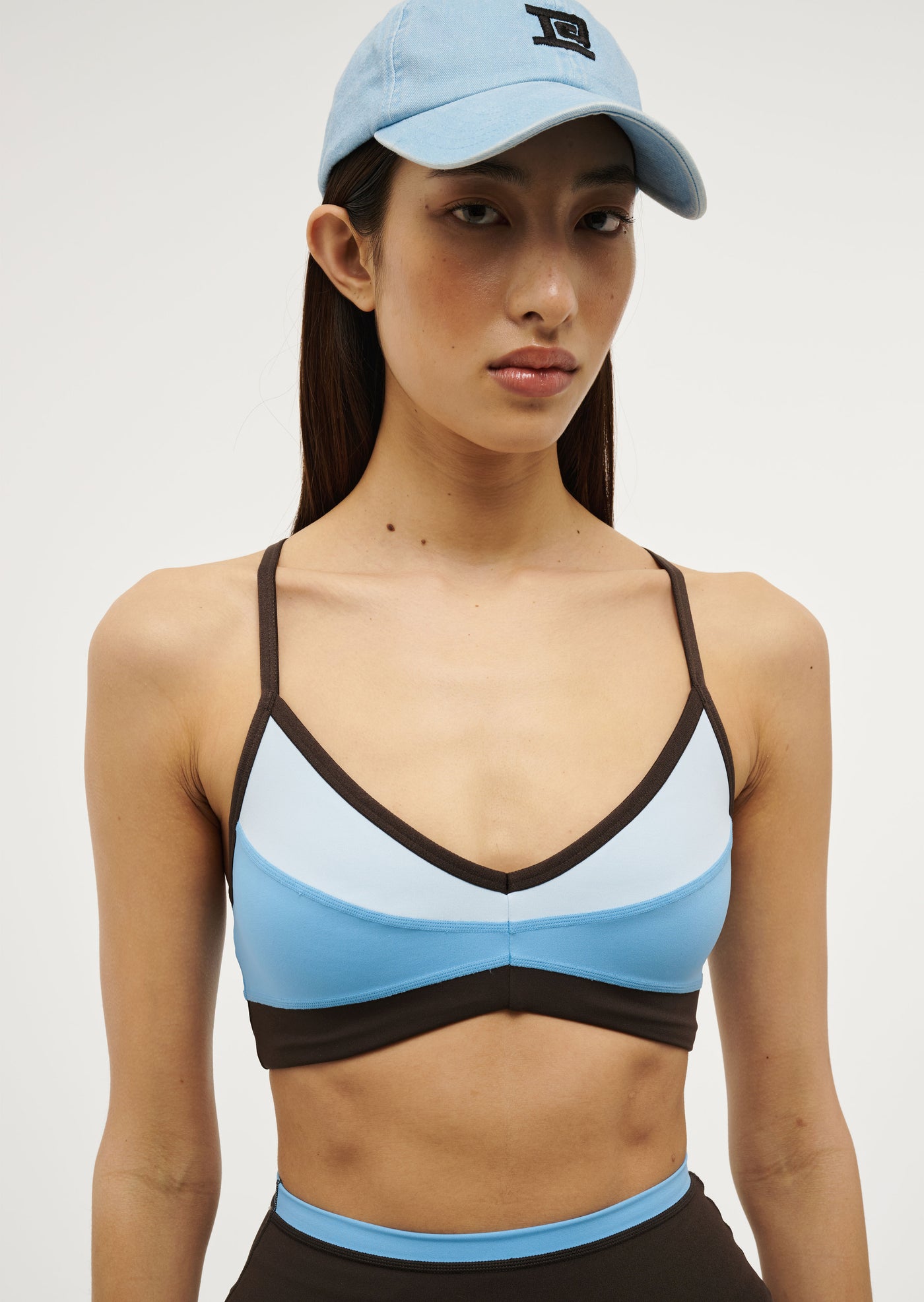 OVERLAND 2 SPORTS BRA IN BRIGHT BLUE / COFFEE