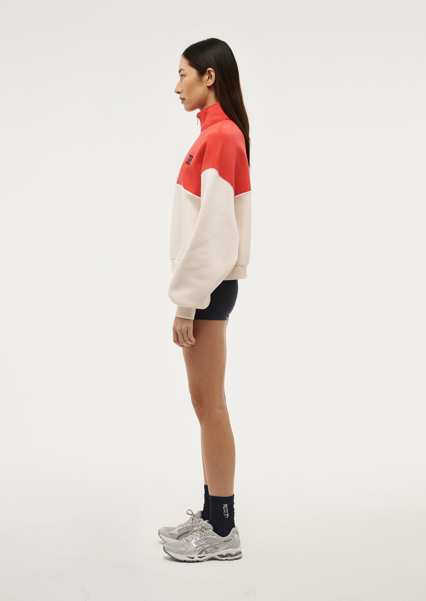 CENTRE FIELD SWEAT IN WHISPER WHITE / POPPY RED