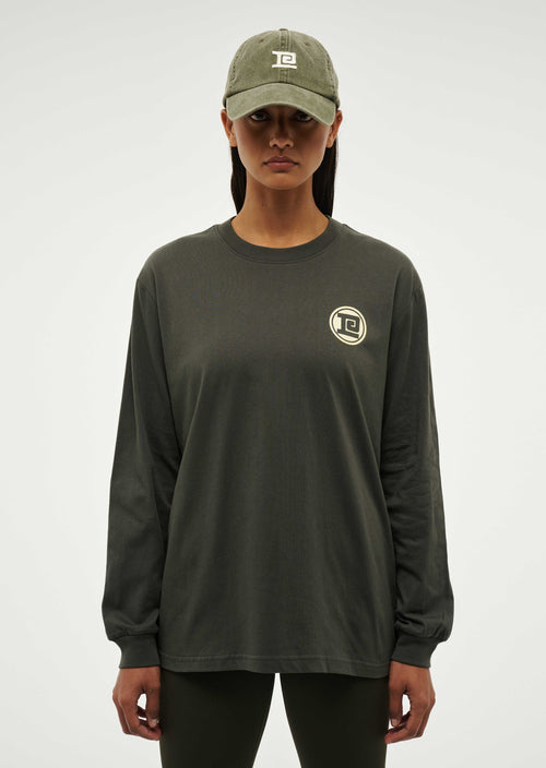 THROWBACK LONG SLEEVE TOP IN GUNMETAL