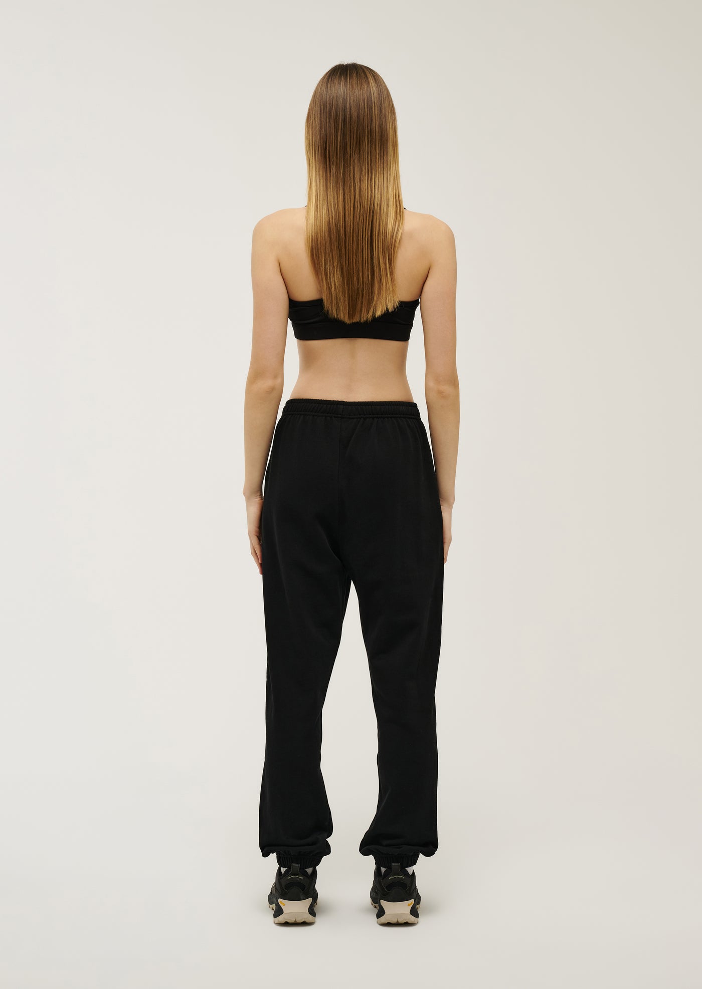 QUALIFY TRACKPANT IN BLACK