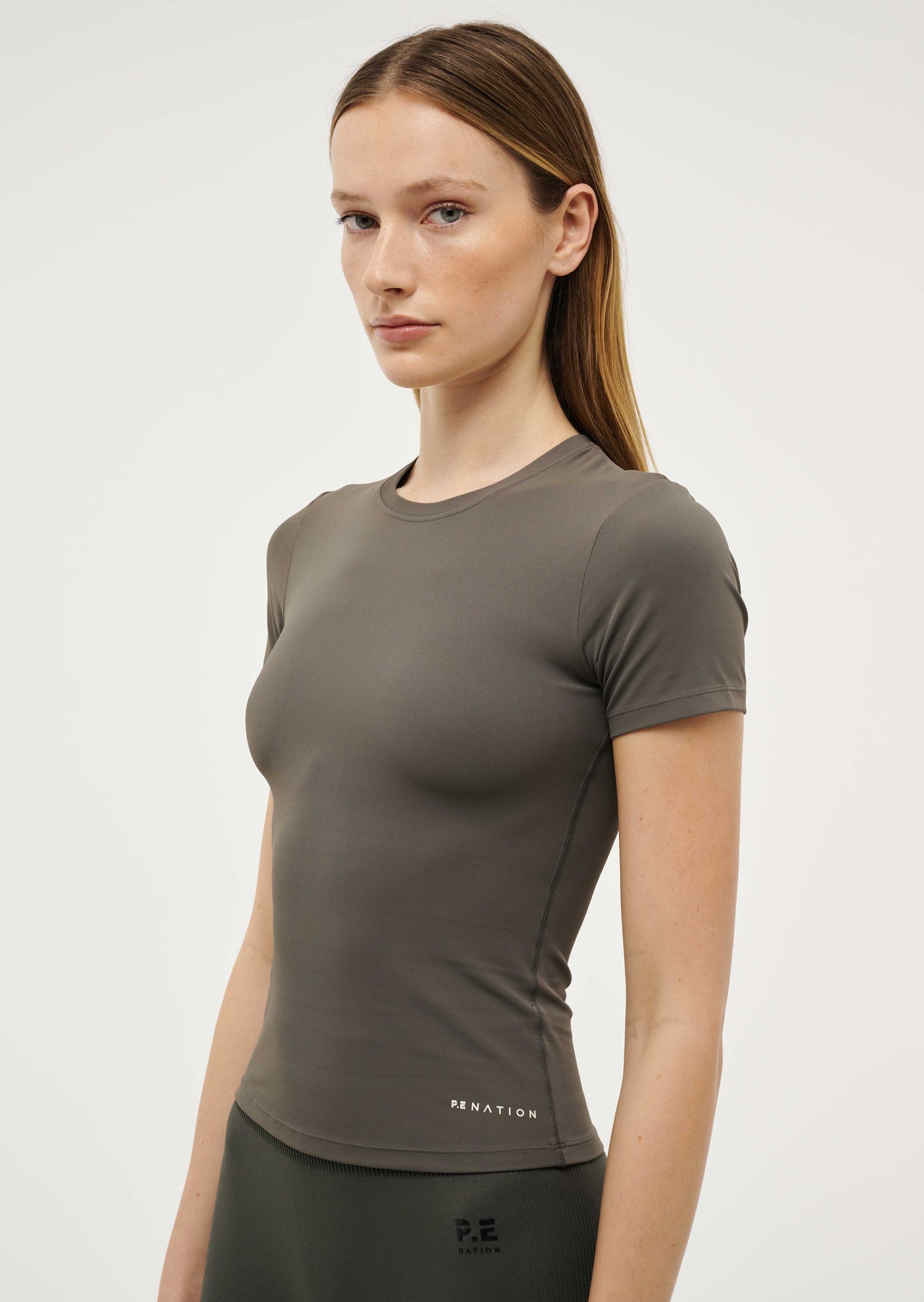 FOUNDATION SHORT SLEEVE TEE IN GUNMETAL