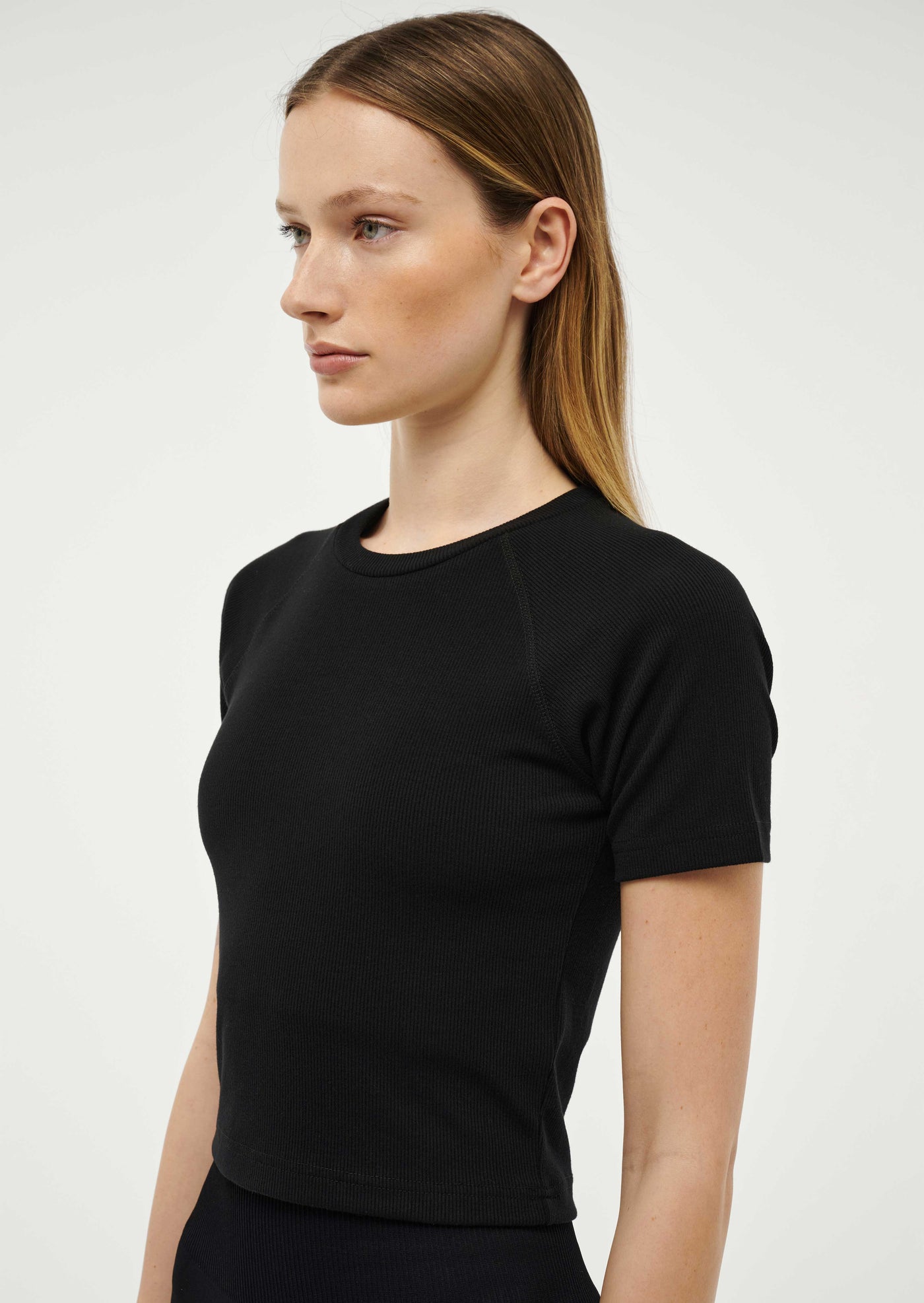 FREE PLAY SHORT SLEEVE RIB TEE IN BLACK