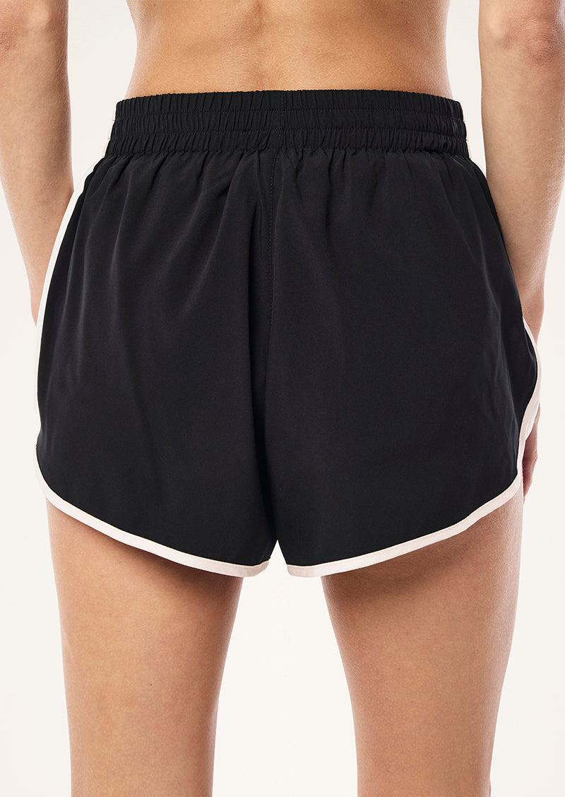 PRESET SHORT IN BLACK & WHISPER WHITE