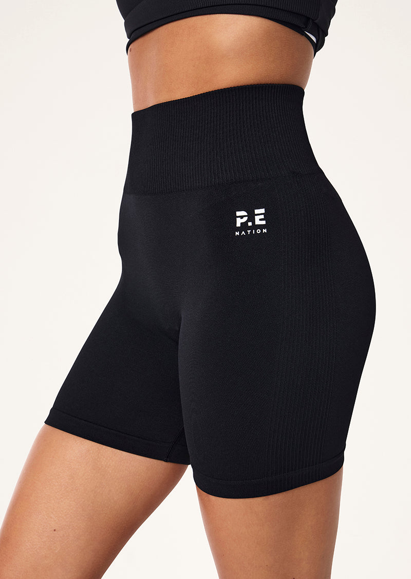 RESTORE SEAMLESS 5" BIKE SHORT IN BLACK