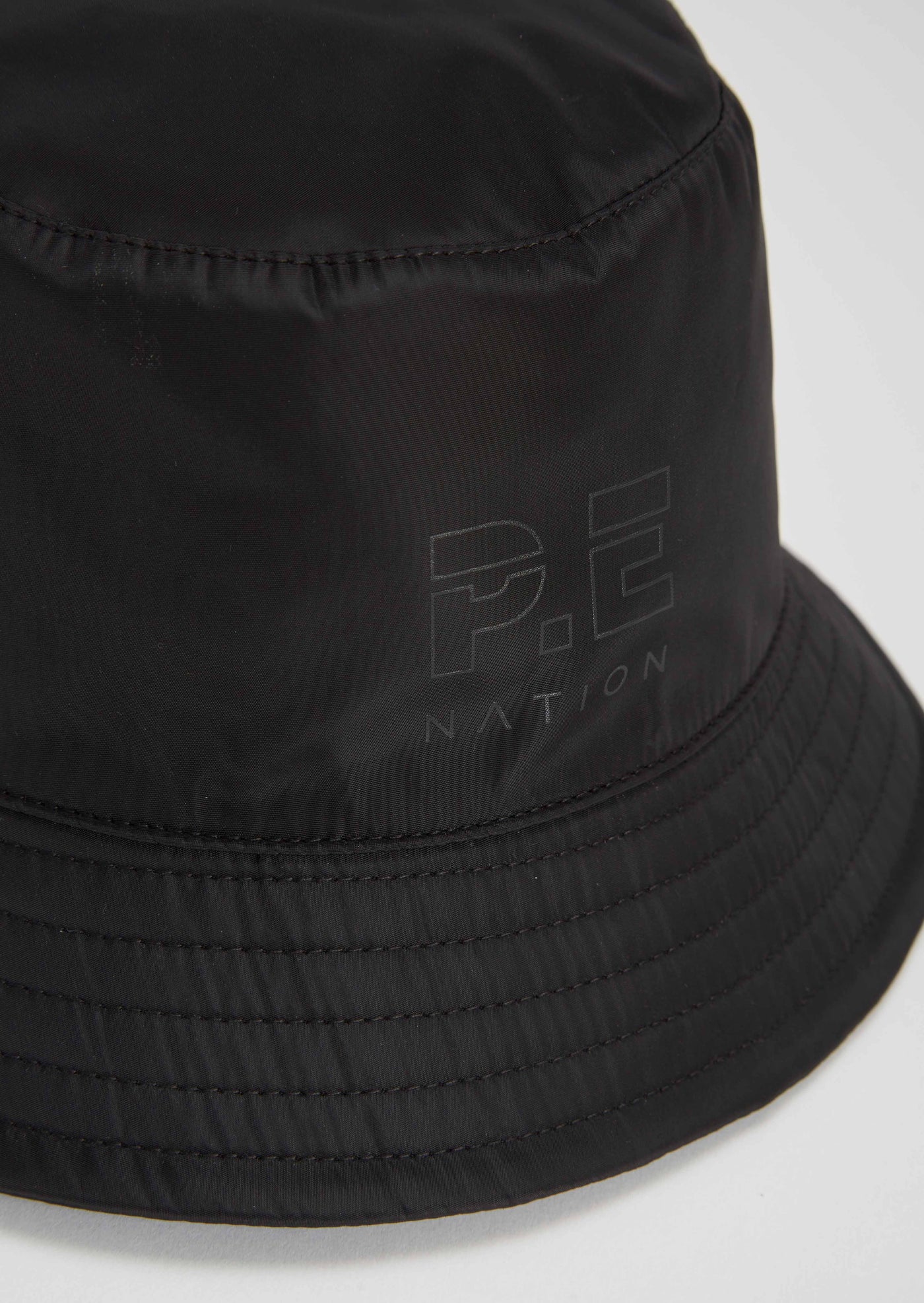 HEADS UP LOGO BUCKET HAT IN BLACK