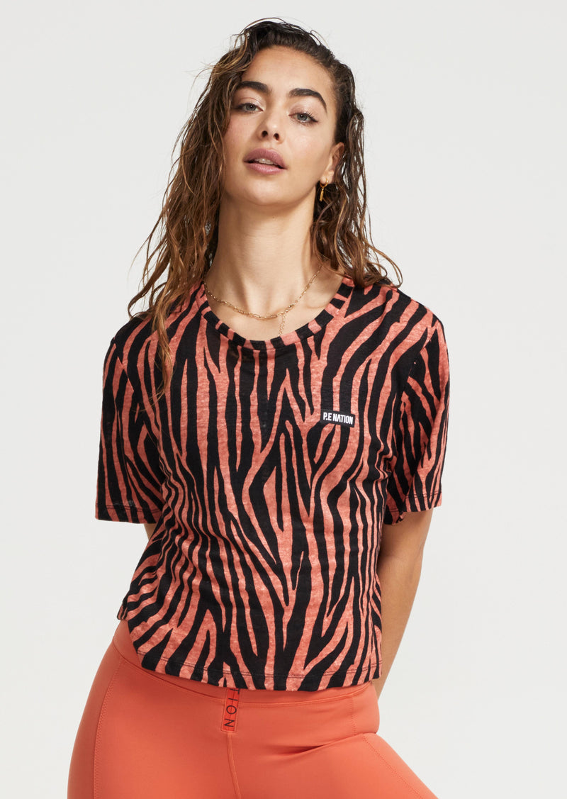 REMATCH TEE IN DARK CORAL