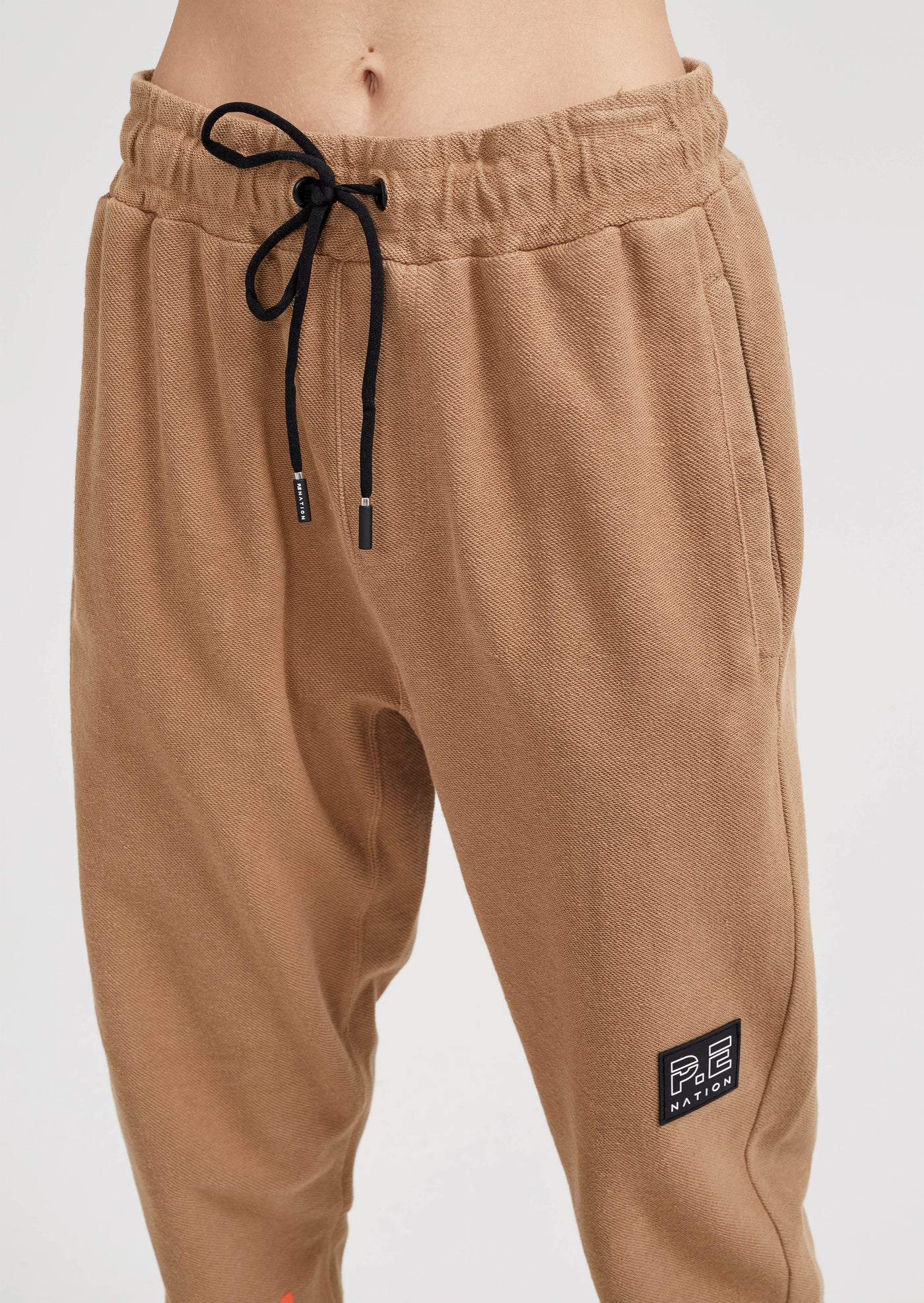CONTENDER TRACKPANT TANNIN