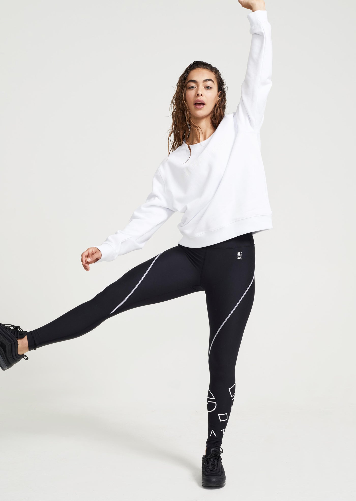 FRONT SIDE SWEAT IN WHITE