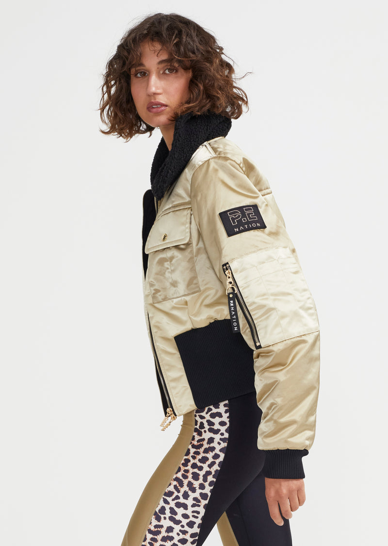 TWIST SERVE JACKET IN OLIVE