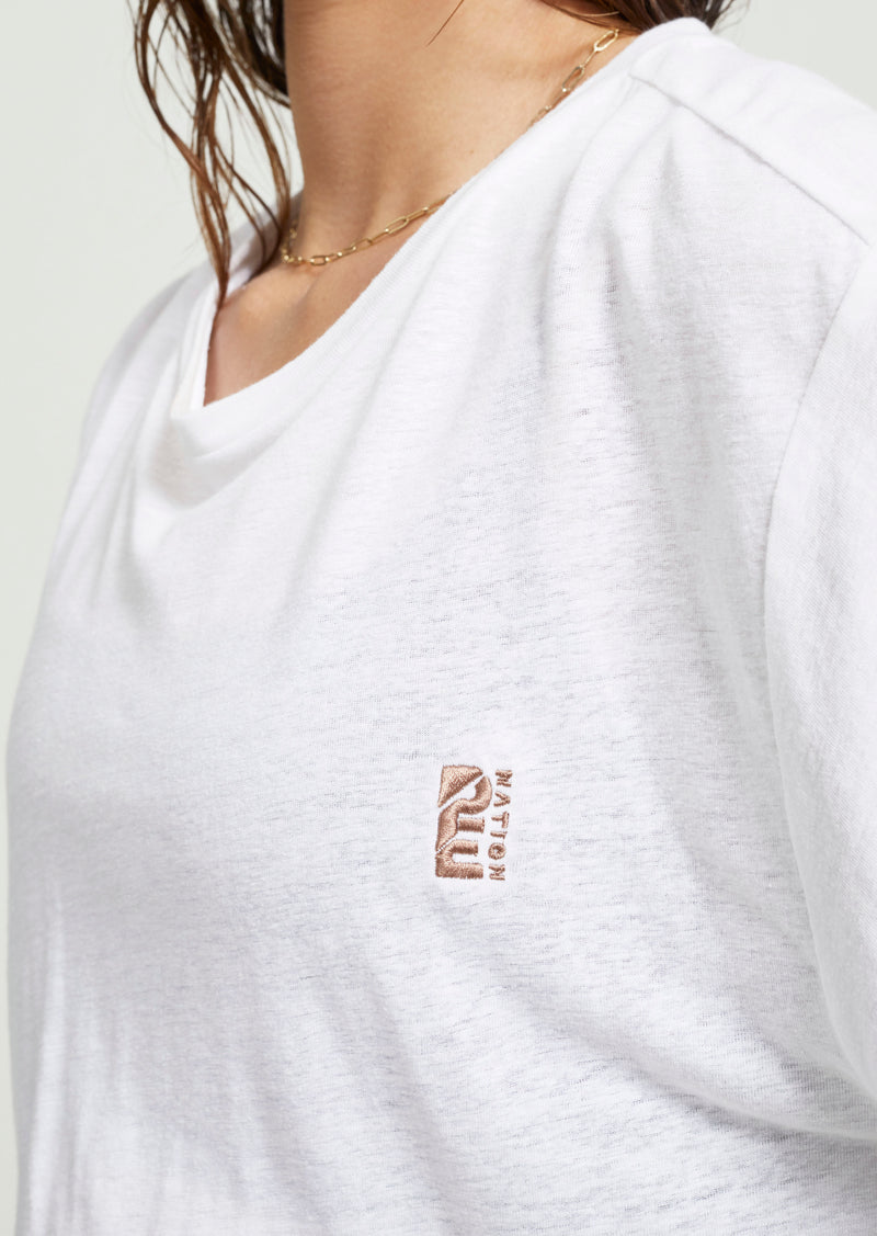 CROSS OVER TEE IN WHITE