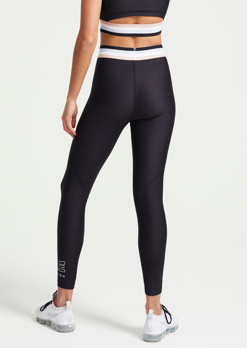 STRIKE RUN LEGGING IN BLACK