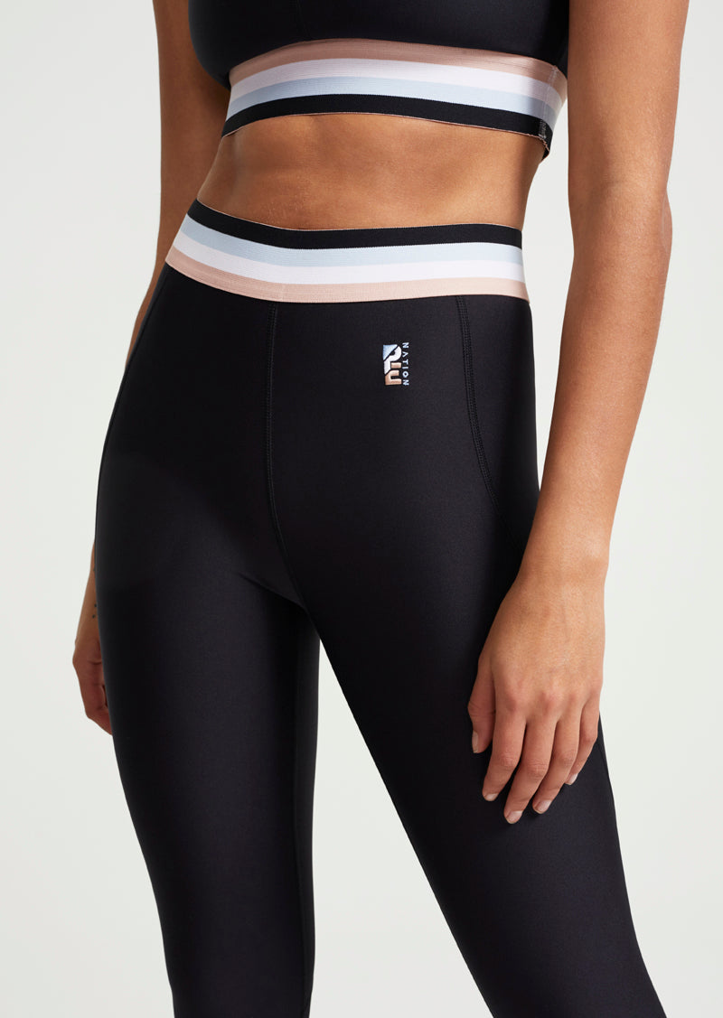 STRIKE RUN LEGGING IN BLACK