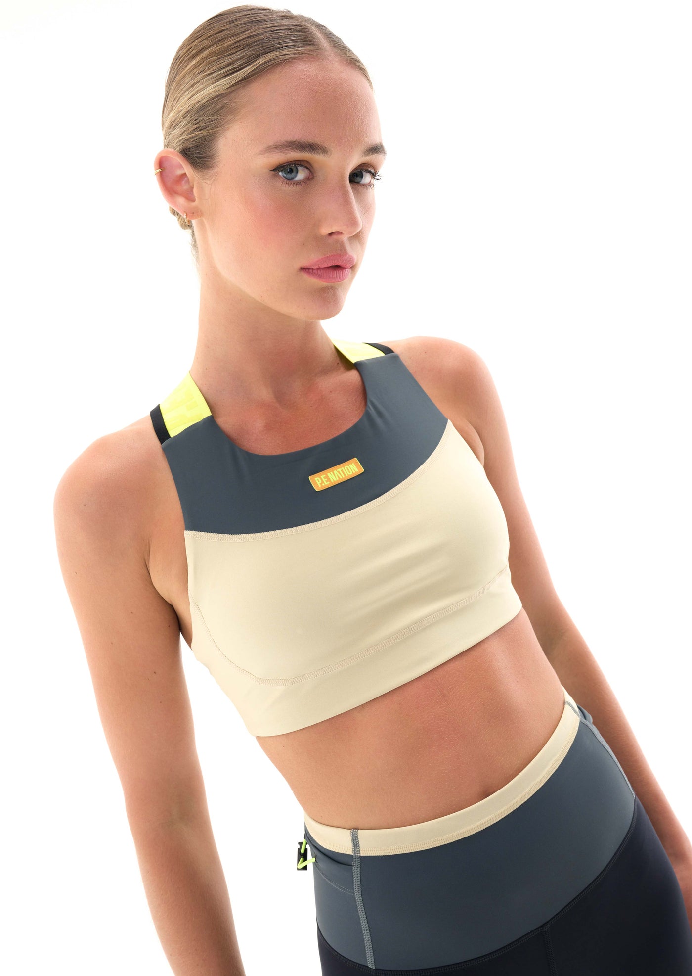 TRANSMISSION SPORTS BRA IN CHARCOAL