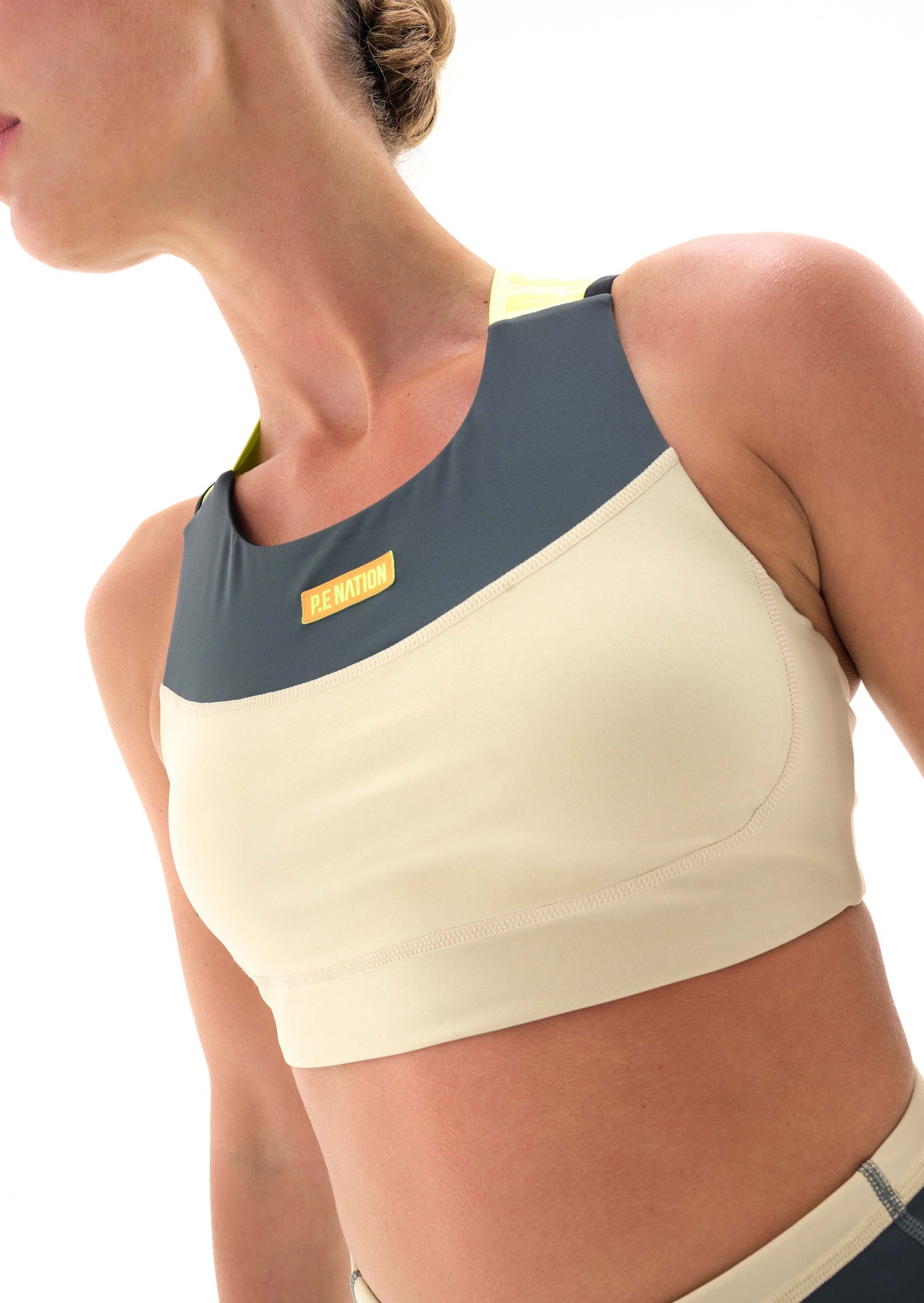 TRANSMISSION SPORTS BRA IN CHARCOAL