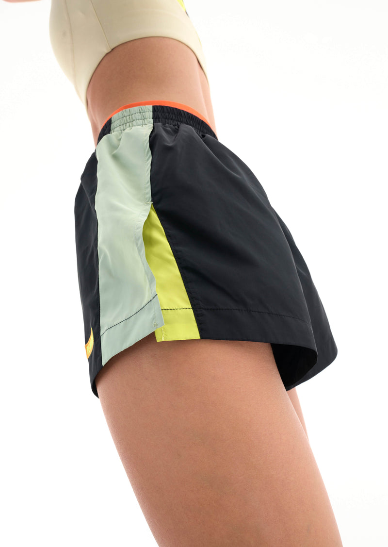 INITIALISE RUNNING SHORT BLACK