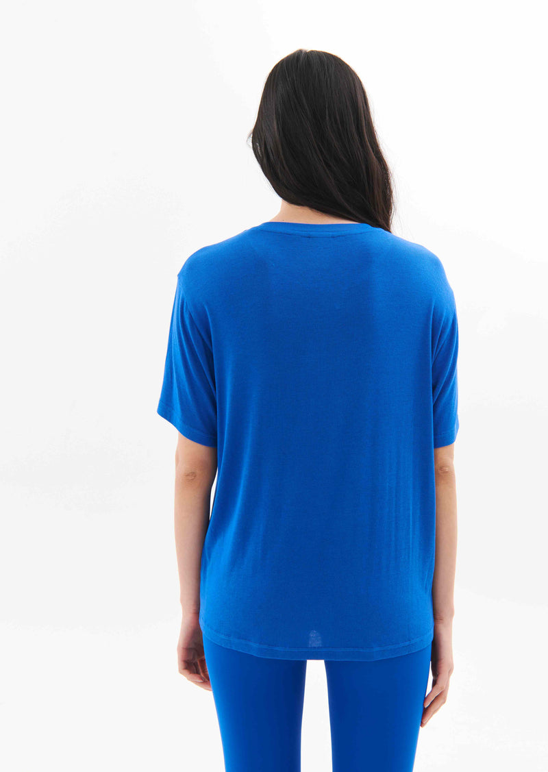 PRIMARY TEE IN ELECTRIC BLUE