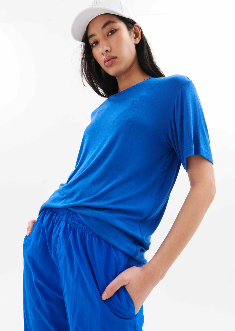PRIMARY TEE IN ELECTRIC BLUE