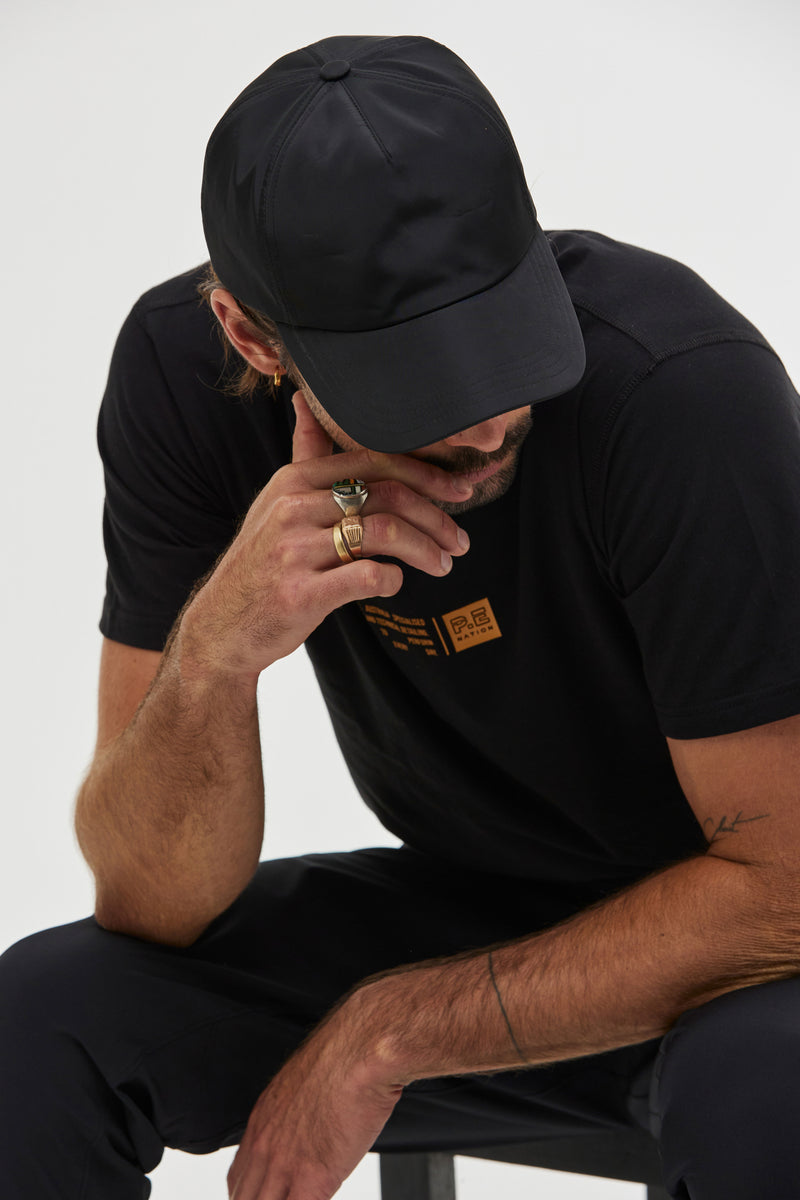 ADAPT TEE IN BLACK